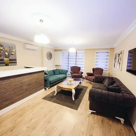 Overland Apartment *