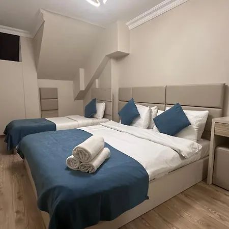 Overland Apartment *